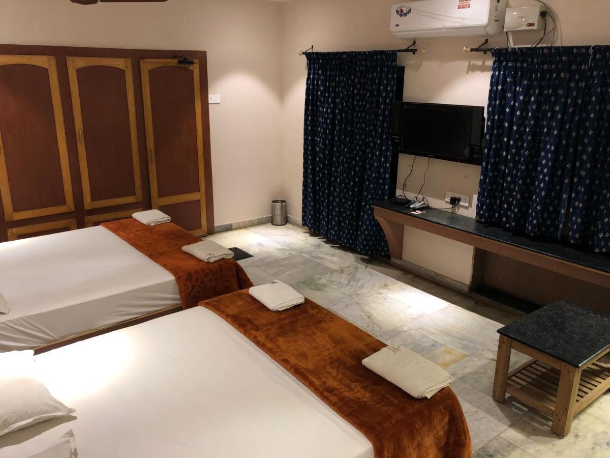 New Cape Hotel Kanyakumari Exteriör bild