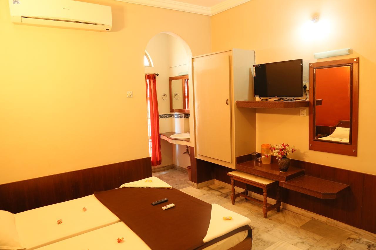 New Cape Hotel Kanyakumari Exteriör bild